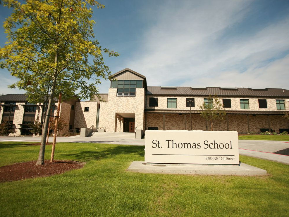 Facade and signage for St. Thomas School in Medina, Washington